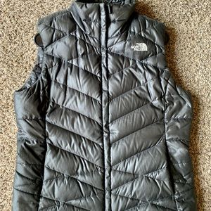 Woman’s north face vest